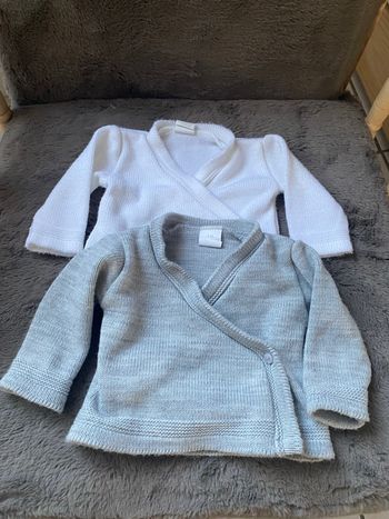 Lot de 2 Brassières taille 1 mois 