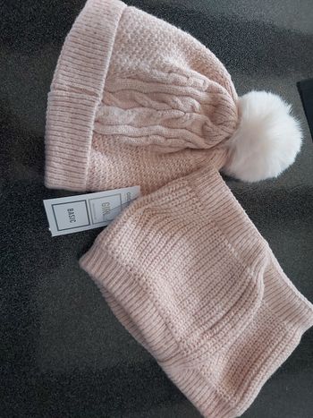Bonnet et tour de cou neuf