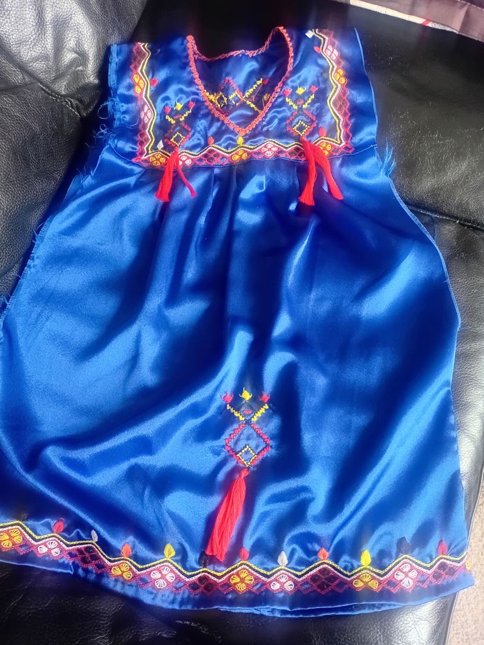 Robe kabyle brodie a la main