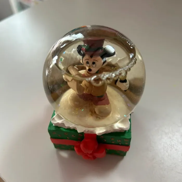 Figurine boule à neige disney mickey noël - photo numéro 2