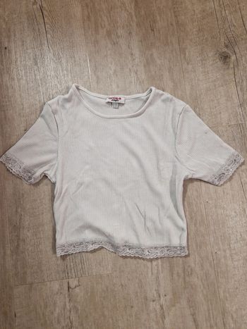 T-shirt extrémité dentelle