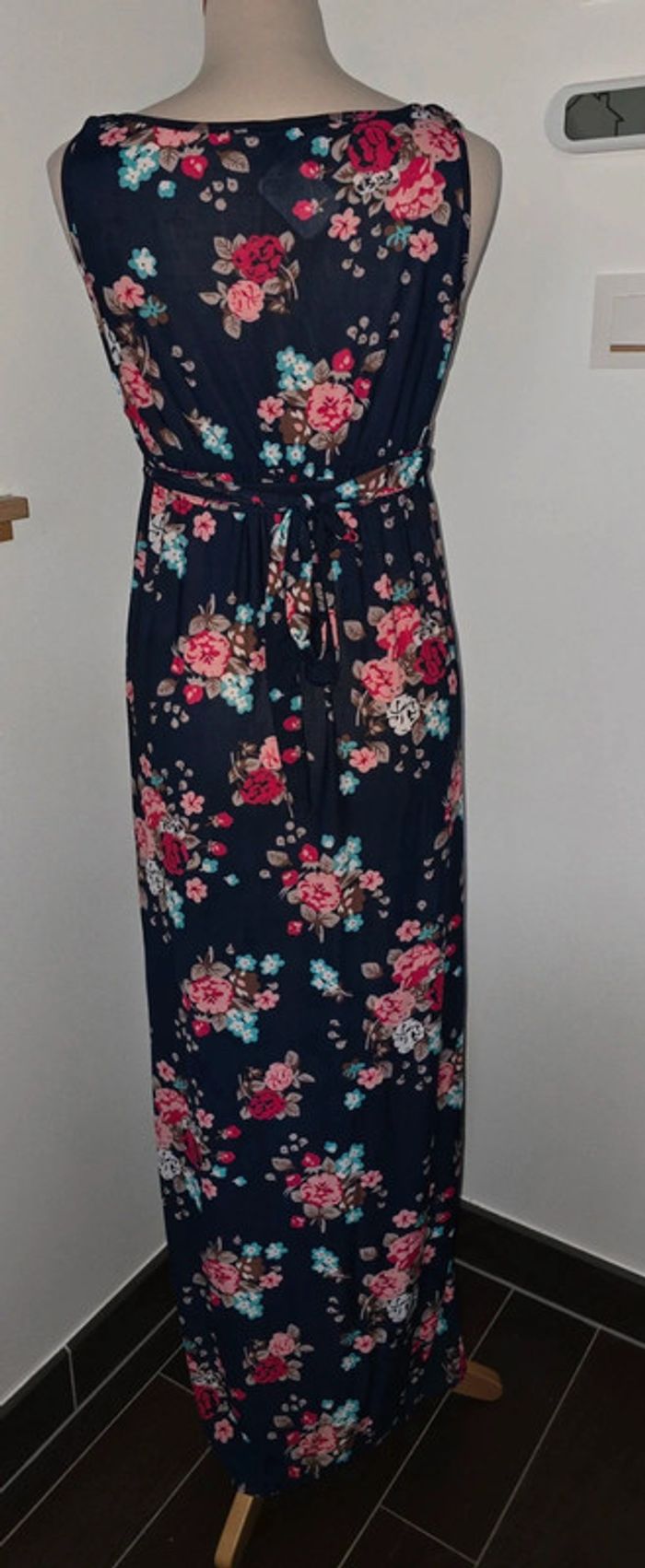 Robe longue fleurie Neuve Taille S/M - photo numéro 2