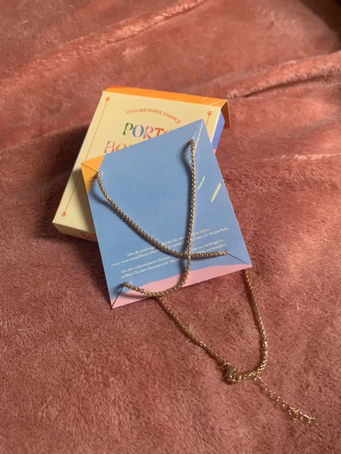Collier doré - photo numéro 2