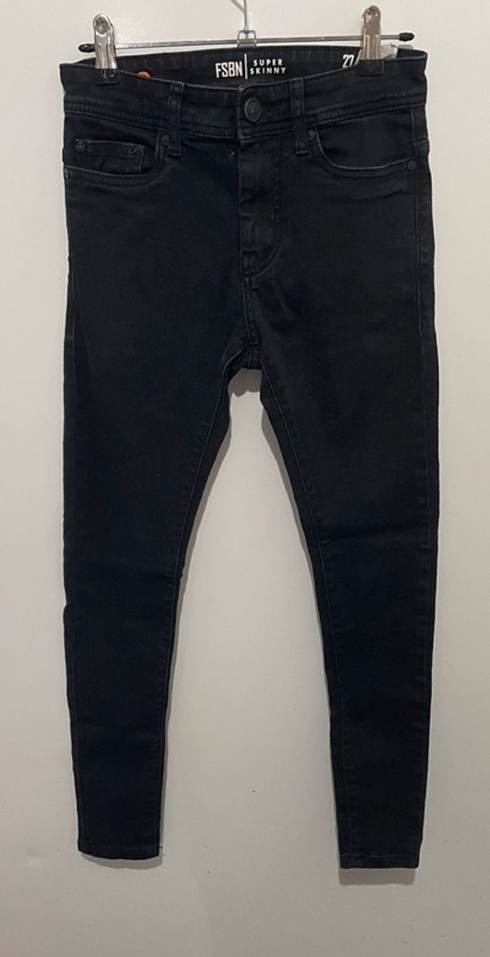 Jean noir - photo numéro 1