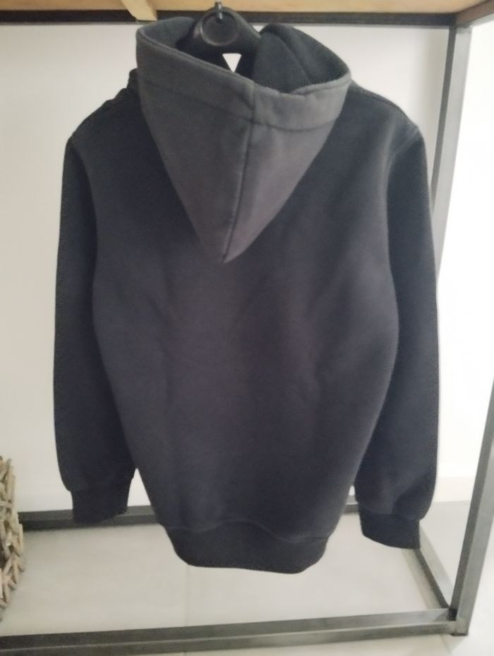 Sweat Tommy Hilfiger Taille : L ( je pense 10/12 ans) Prix : 20 € - photo numéro 3