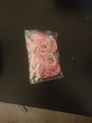 Petits élastiques roses