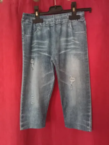 (104) Pantalon fin imitation jean 8 ans