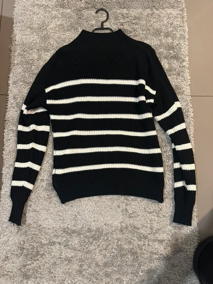 Pull noir et blanc