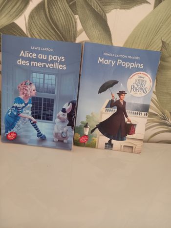 Lot de 2 livres Alice au pays des merveilles et Mary Poppins