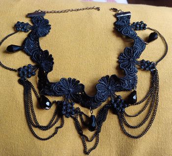 Collier ras de cou neuf noir vintage ou gothique dentelle et perles