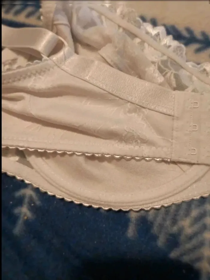 Soutien-gorge avec armature 95D très bon état - photo numéro 5