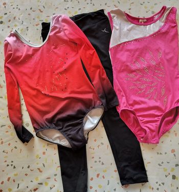 Tenue gym 6ans 2 justaucorps et 1 pantalon