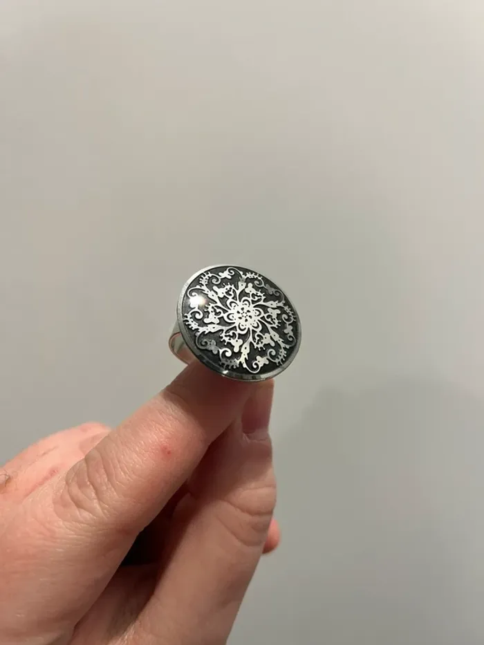 Bague noire et argenté