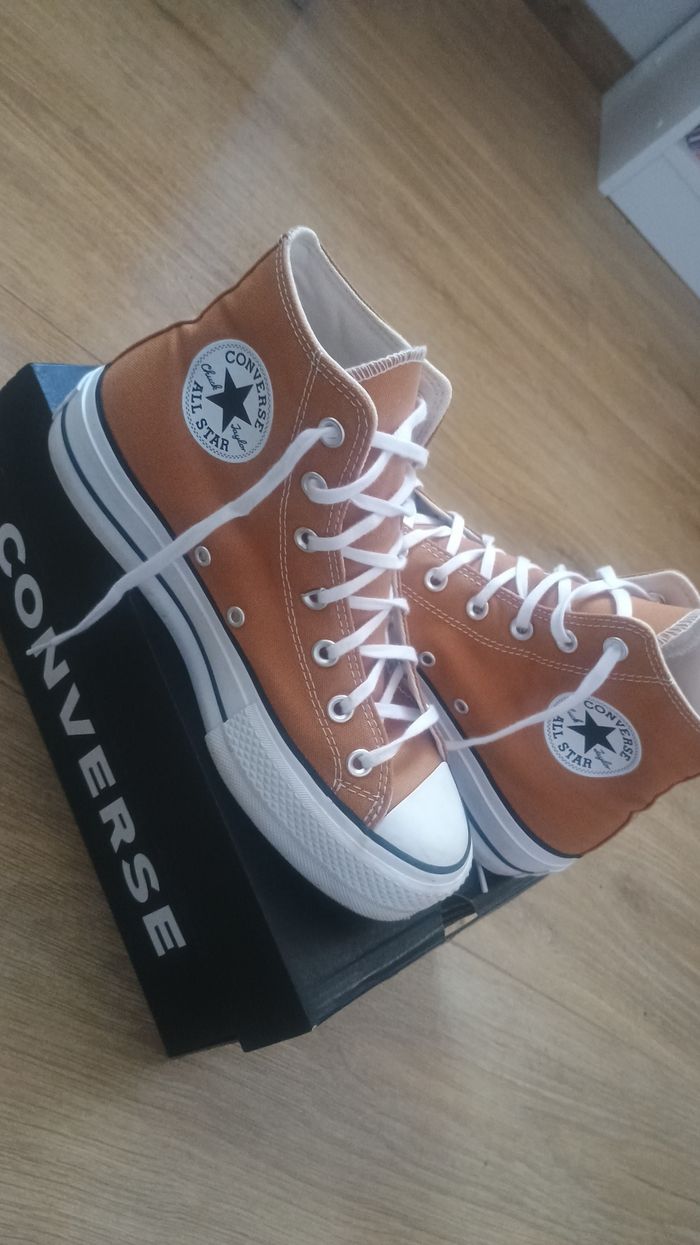 Converse avec plateforme marrons