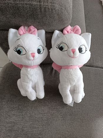2 peluches Disney Marie