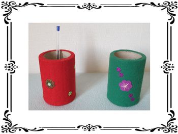Pots à crayons.