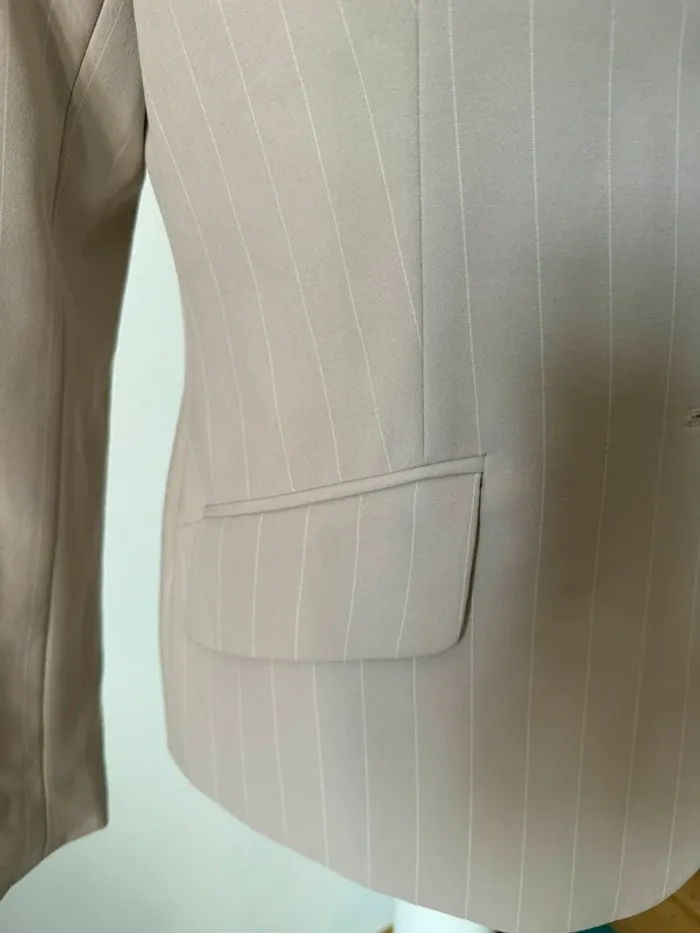 Blazer neuf avec étiquette beige à rayure taille 40 - photo numéro 4