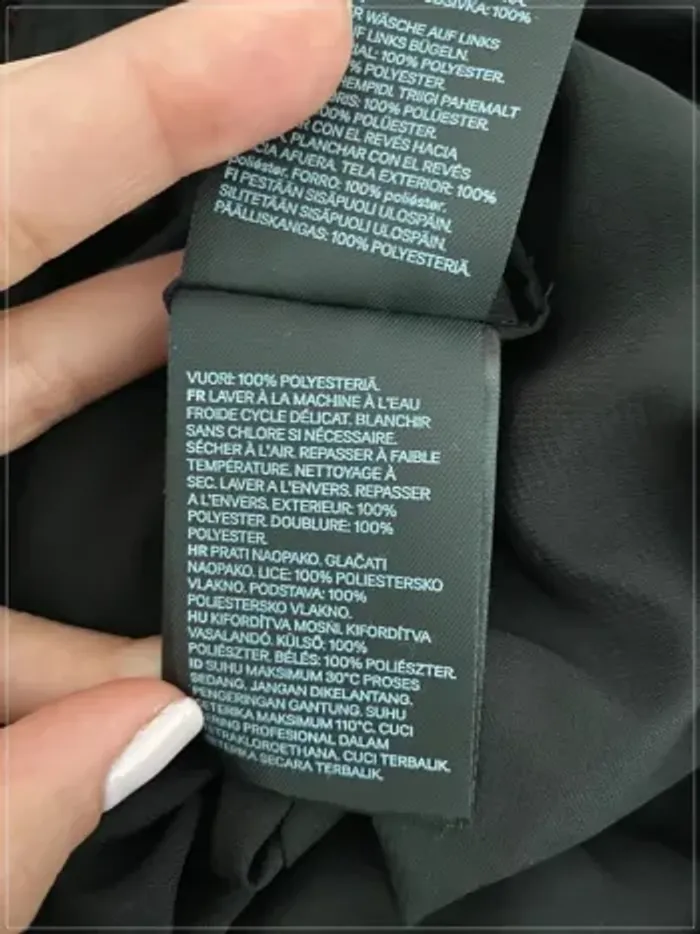 Robe sequins dos nu noir rouge et argent H&M - photo numéro 7