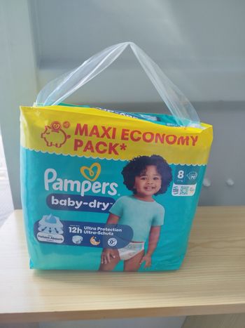 Couche Pampers taille 8 