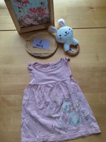 Robe pour fille taille 24 mois Marque Disney très bon état