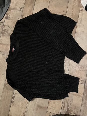 Pull matière rayée