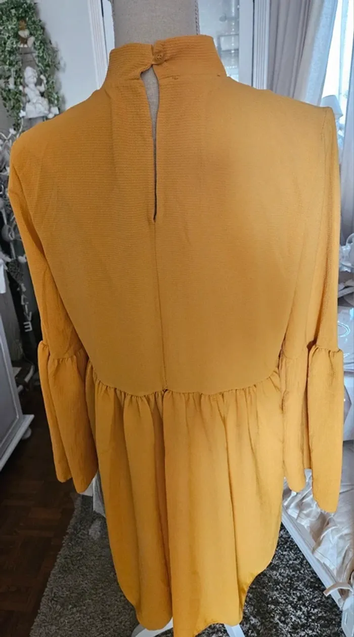 Robe moutarde avec broderie Boohoo Taille 40 Neuve - photo numéro 4