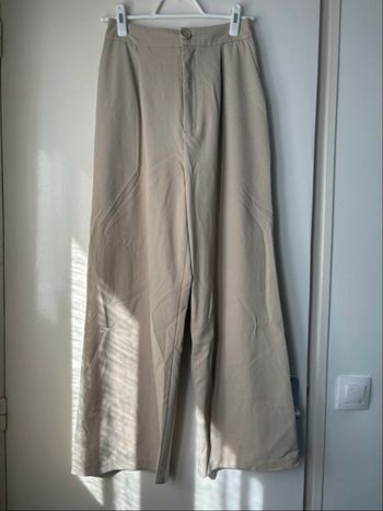 Pantalon beige Stradivarius 