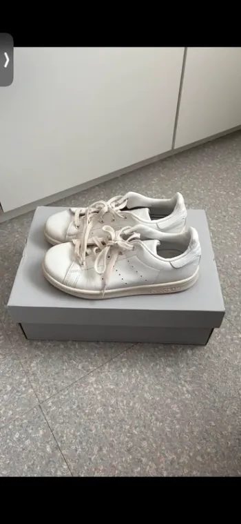 Baskets basses Adidas Stan smith blanches taille 33