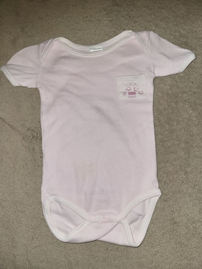 Lot Bodys 6-9 mois - photo numéro 4