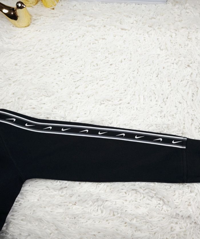 Sweat noir et blanc Garçon taille 9/10 ans marque Nike 🎸 - photo numéro 8