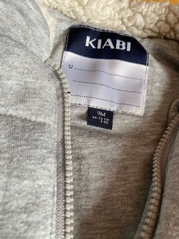 Doudoune sans manches Kiabi grise matelassés 9 mois - photo numéro 2