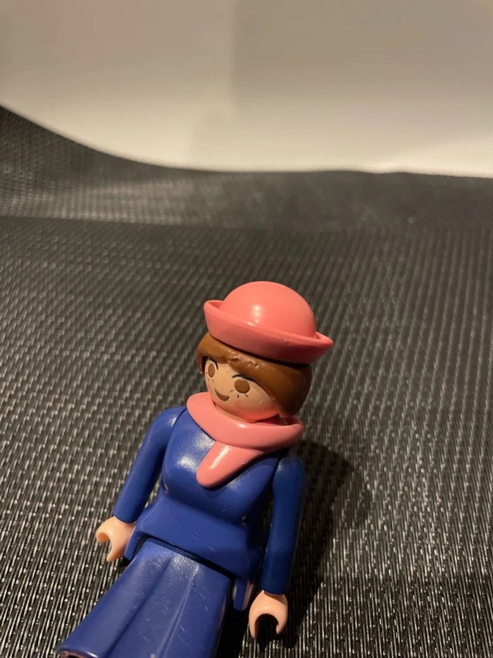Playmobil figurine femme chignon écharpe et chapeau roses robe bleue 1900 belle époque - photo numéro 5