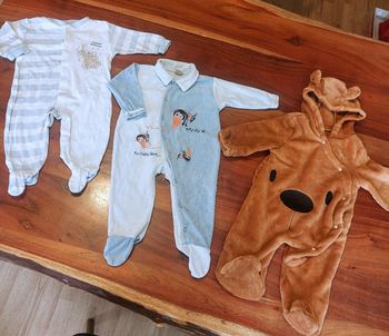 Lot 6 mois pyjamas et combinaison chaude
