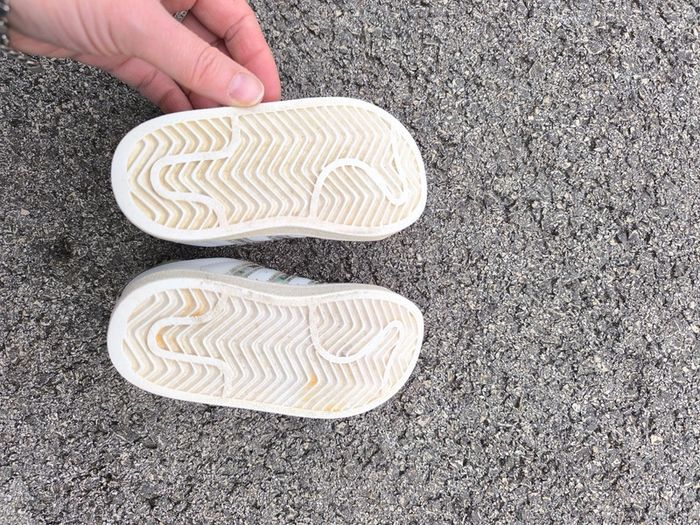 Basket adidas enfant taille 22 en bon état - photo numéro 6