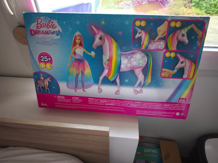 Barbie - Dreamtopia . Barbie et sa licorne lumière magique - photo numéro 3