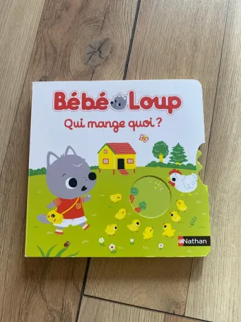 Bébé loup qui mange quoi