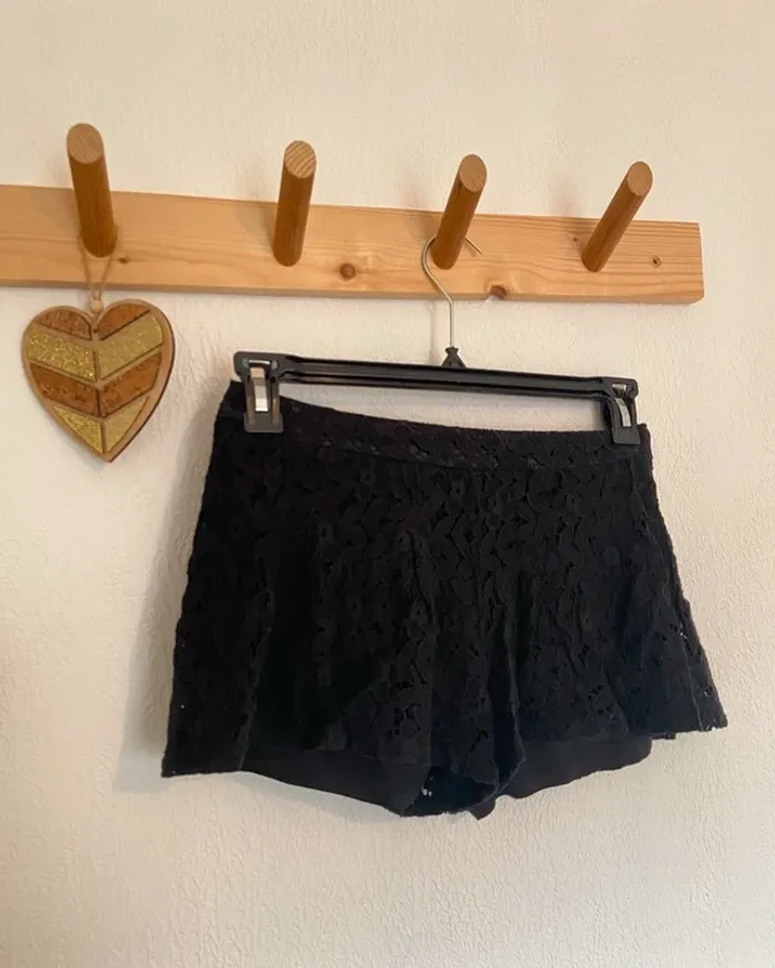 Short dentelle noir - photo numéro 3