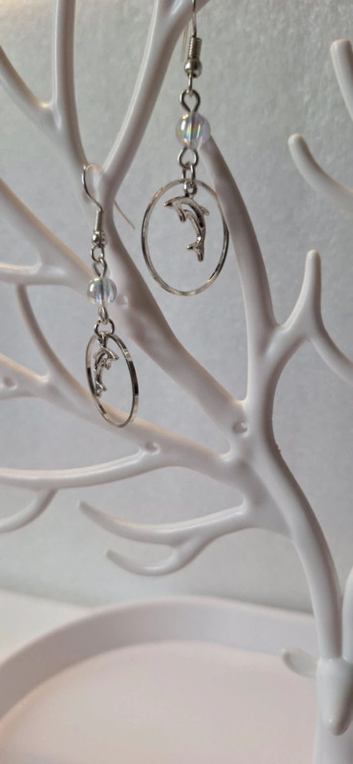 Boucles d’oreilles dauphins & cercles argentés - photo numéro 2