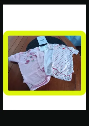 Lot 4 bodies 3 mois Manche courte