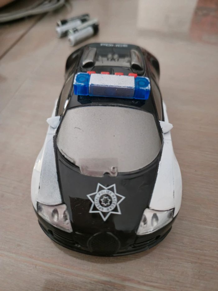 Voiture de police - photo numéro 2