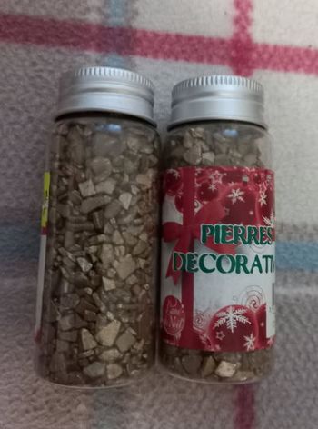 2 pots pierres décoratives dorées