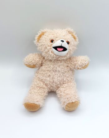 Peluche ours beige blanc ROBIJN tire la langue 23 cm nom Cajoline Belgique Pays-Bas