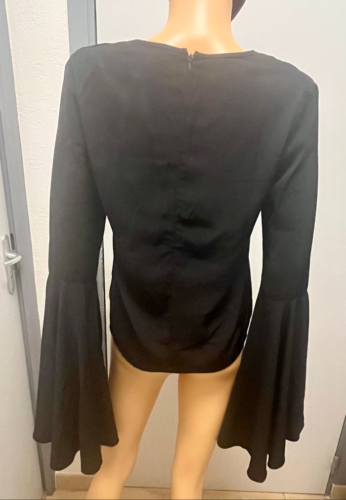 Haut noir manches larges - photo numéro 6
