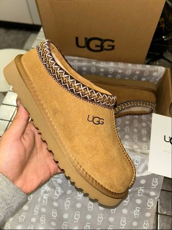 UGG Tasman