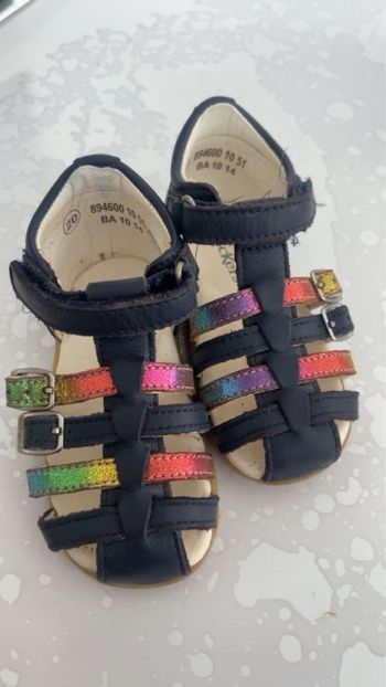 Sandale Kickers taille 20 très bon état 