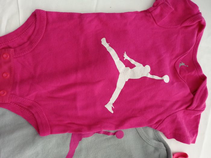 six bodies couleurs  6 mois Réf R198 B6 - photo numéro 4