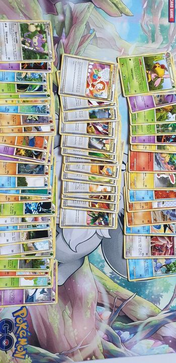 Lot de 56 cartes pokémon