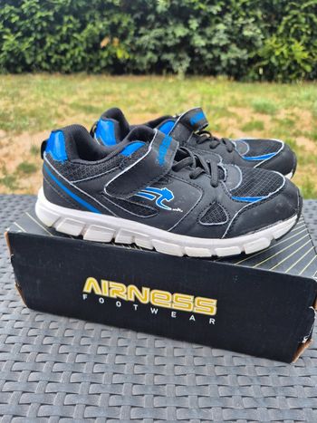 Baskets Ainess pointure 33 noir et bleu