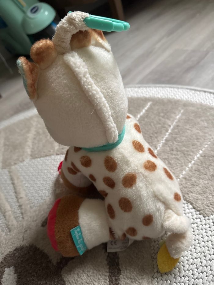 Peluche sensoriel Sophie la girafe - photo numéro 4