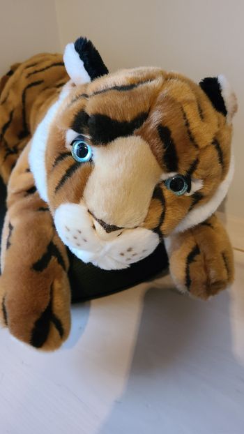 César, la peluche tigre de La Pelucherie